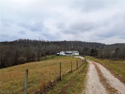 2241 Larkmead Rd, Parkersburg, WV 26101