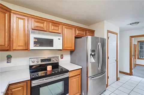 2558 Wright Rd, Akron, OH 44320 photo 8