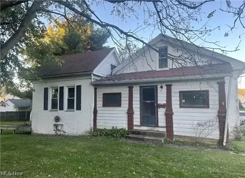 813 E Gorgas St, Louisville, OH 44641