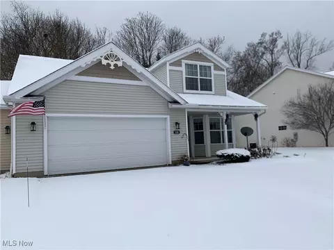 110 Mallard Point Dr, Coventry, OH 44319