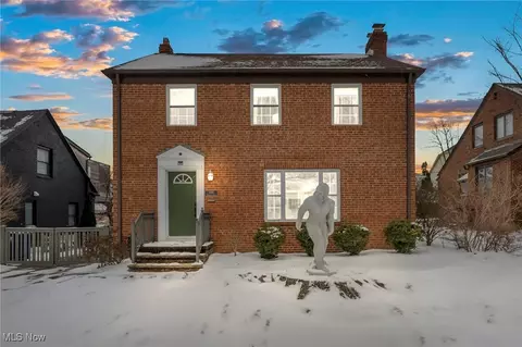 1461 Parkwood Rd, Lakewood, OH 44107