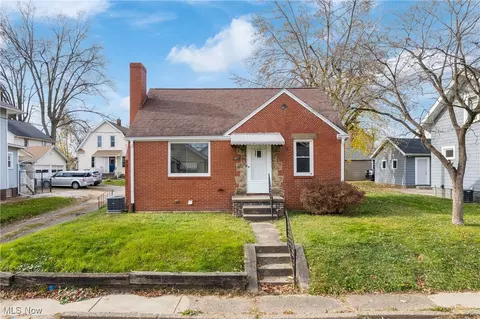 877 10th St NE, Massillon, OH 44646
