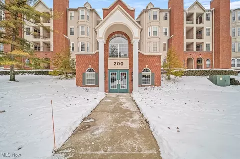 200 Fox Hollow Dr #407, Mayfield Heights, OH 44124