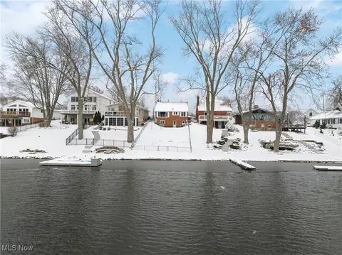 5514 N Island Dr NW, Canton, OH 44718