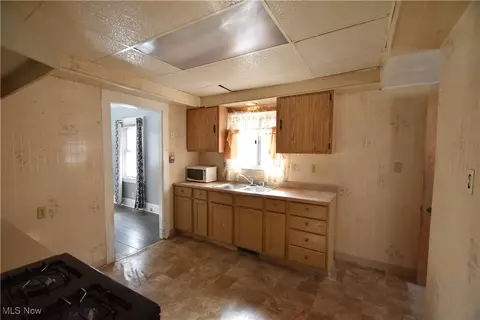216 6th St, Campbell, OH 44405 photo 8