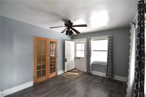 216 6th St, Campbell, OH 44405 photo 4