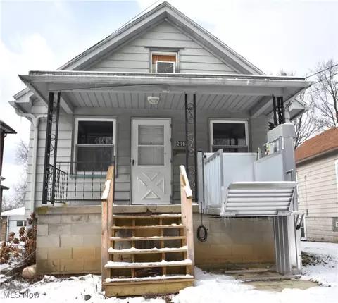 216 6th St, Campbell, OH 44405