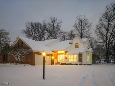 212 Blue Winged Dr, Warren, OH 44484
