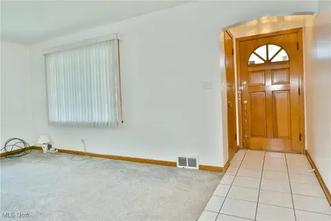 181 Omar St, Struthers, OH 44471 photo 4