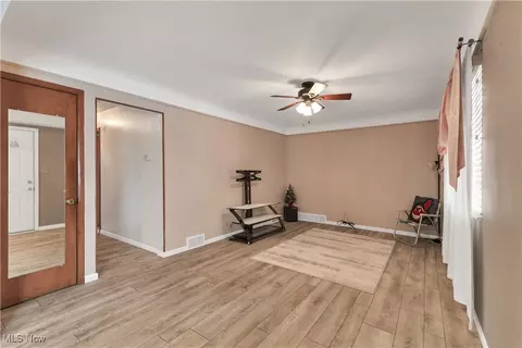 5572 E 141st St, Maple Heights, OH 44137 photo 3