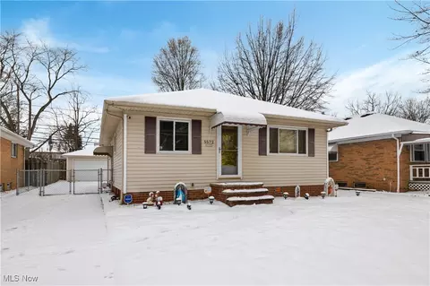 5572 E 141st St, Maple Heights, OH 44137