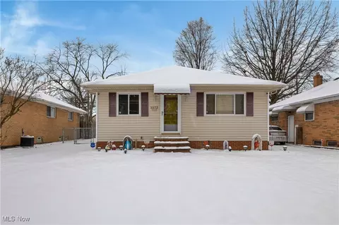 5572 E 141st St, Maple Heights, OH 44137 photo 2