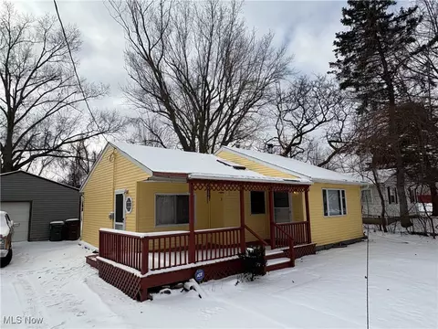 1676 Elfleda St, Lorain, OH 44055