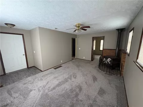 Living - 1676 Elfleda St, Lorain, OH 44055 photo 1 of 2