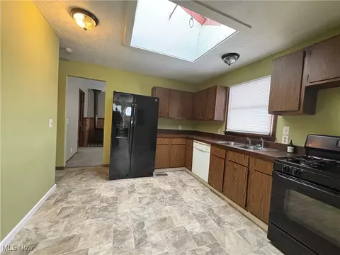 Kitchen - 1676 Elfleda St, Lorain, OH 44055 photo 1 of 2