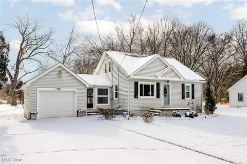 1136 Krumroy Rd, Akron, OH 44306