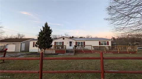 123 Matrix Ln, New Cumberland, WV 26047