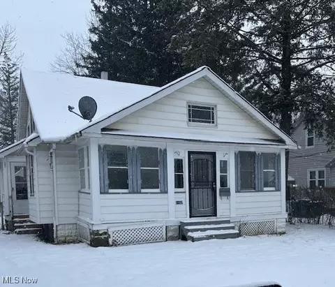 5160 Charles St, Maple Heights, OH 44137