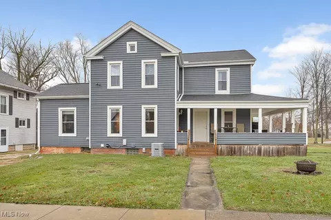 203 N Elmwood Ave, Medina, OH 44256