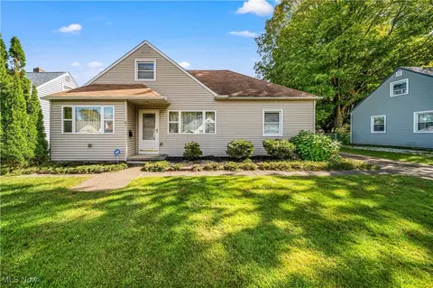 61 Linden Dr, Painesville, OH 44077