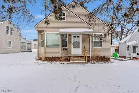 1327 Spangler Rd NE, Canton, OH 44714