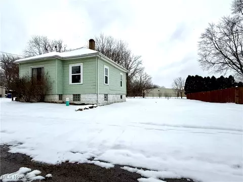 55 Gordon St, Girard, OH 44420