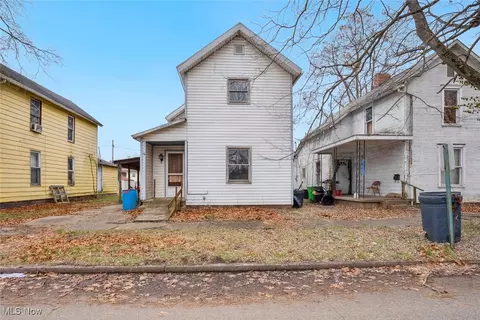 507 N 9th St, Coshocton, OH 43812
