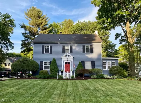 121 White Pond Dr, Akron, OH 44313