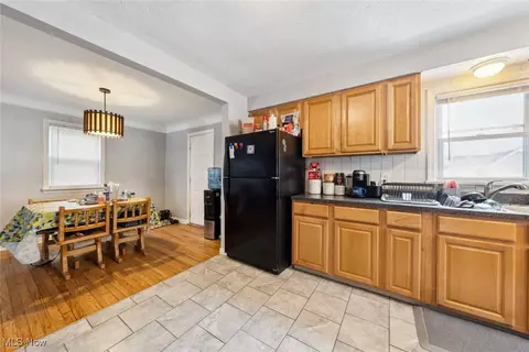 145 E 219th St, Euclid, OH 44123 photo 9