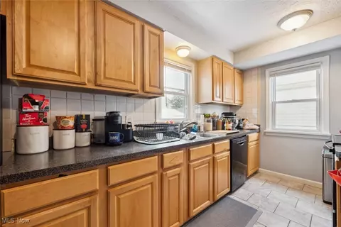 145 E 219th St, Euclid, OH 44123 photo 10