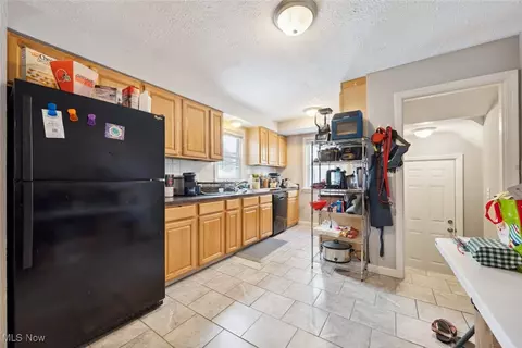 145 E 219th St, Euclid, OH 44123 photo 8