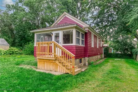 915 Beardsley St, Akron, OH 44311