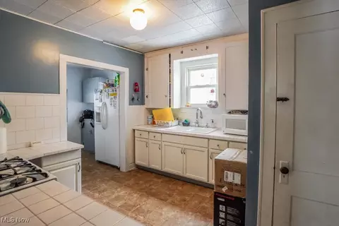 Kitchen - 1928 Allen Ave SE, Canton, OH 44707 photo 1 of 2