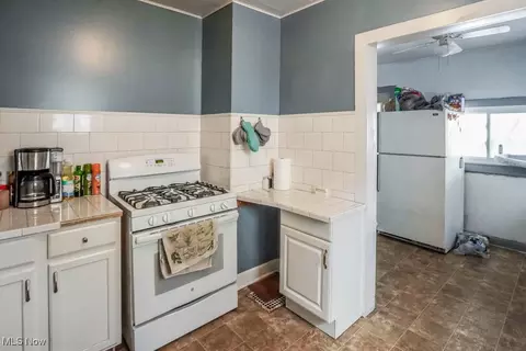 Entry Way - 1928 Allen Ave SE, Canton, OH 44707 photo 1 of 1