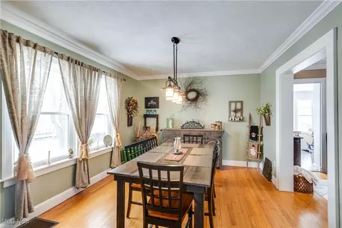 Dining - 110 E Ohio Ave, Dover, OH 44622 photo 3 of 4