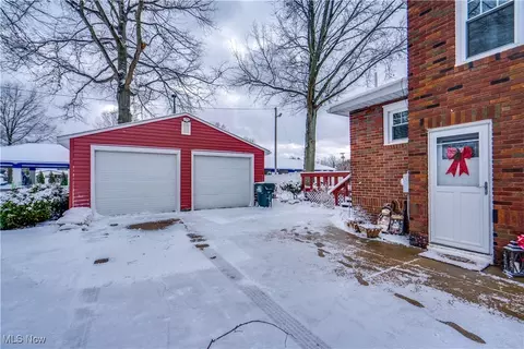 Exterior - 110 E Ohio Ave, Dover, OH 44622 photo 3 of 6