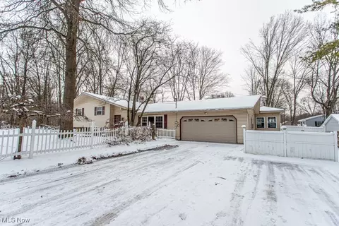 4990 Woodlawn Ave, Newton Falls, OH 44444