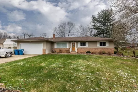 3906 Holiday Dr, Norton, OH 44203