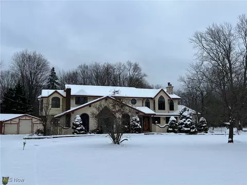 24544 Nobottom Rd, Olmsted Twp, OH 44138