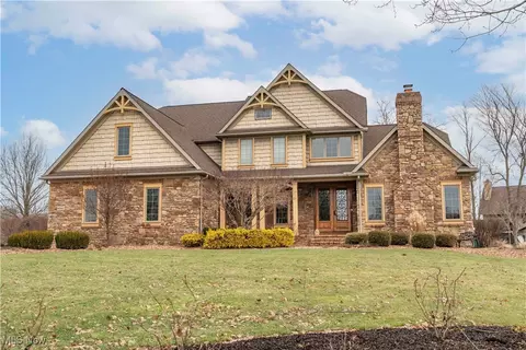 8261 Gentry St NW, Massillon, OH 44646