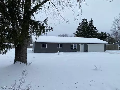 12802 St James Dr, Mantua, OH 44255