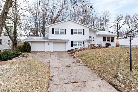 621 Church St SW, North Canton, OH 44720