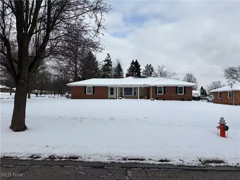7817 Dalebrook Rd, Independence, OH 44131