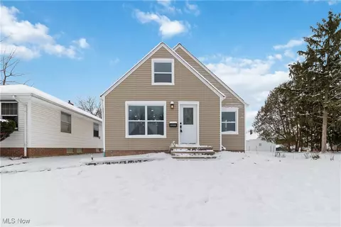 5956 Wareham Dr, Parma, OH 44129