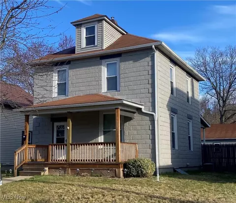 262 E North Ave, East Palestine, OH 44413
