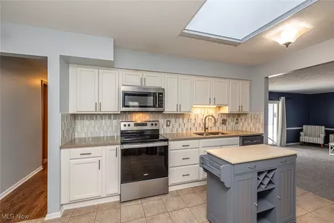 4000 Sanford Dr, Parma, OH 44134 photo 10