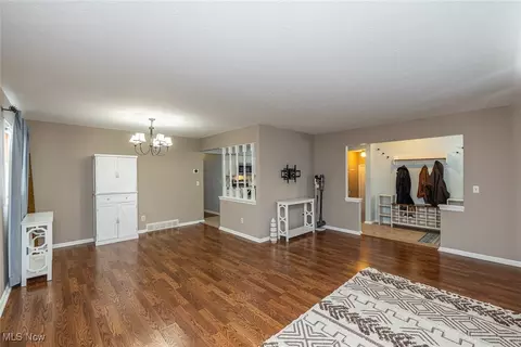4000 Sanford Dr, Parma, OH 44134 photo 6