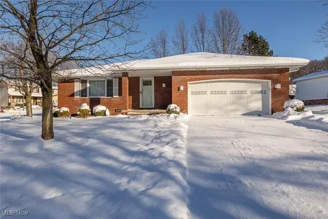 4000 Sanford Dr, Parma, OH 44134
