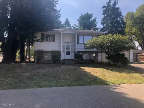 253 5th St NE, New Philadelphia, OH 44663