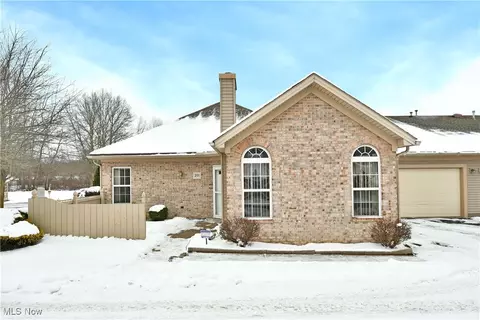 201 Willow Brook Dr NE, Warren, OH 44483